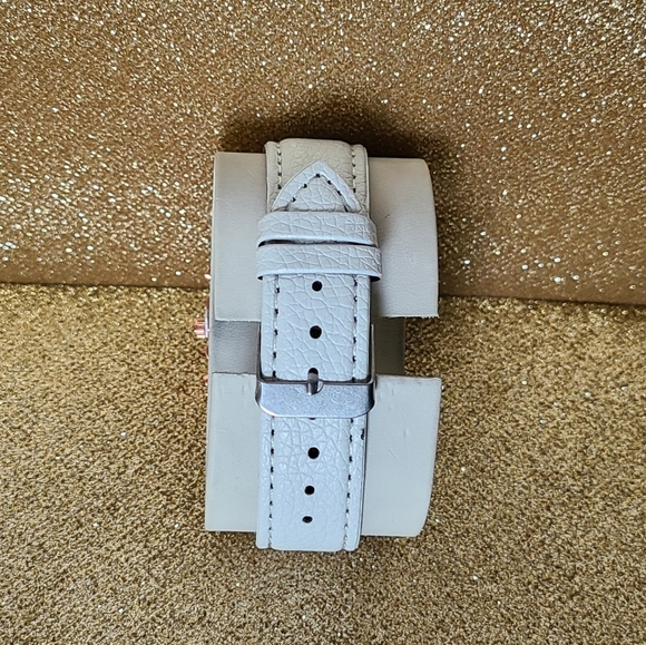 Geneva Watch for Kids/Pre-teens - Picture 3 of 3